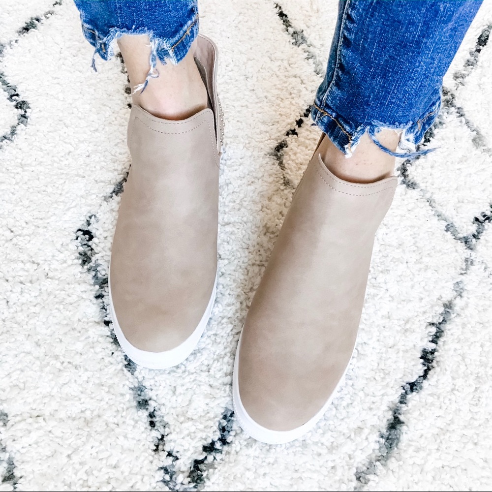 2nd RESTOCK! /CHLOEY/5⭐️ Studded Wedge Sneaker - Picture 3 of 8